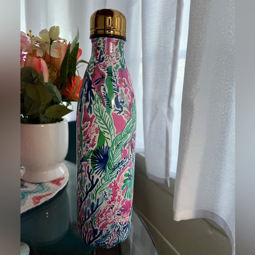 Large size Lilly Pulitzer swell water bottle
